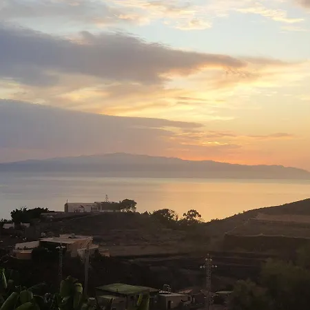2 Bedrooms House With Sea View Shared Pool And Furnished Terrace At Santiago Del Teide 3 Km Away From The Beach 別荘 *
